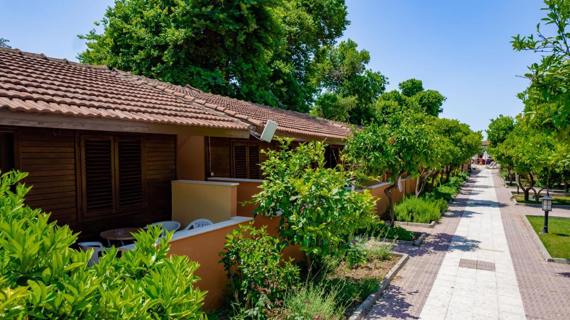 Ozlem Garden Hotel Side Exterior photo