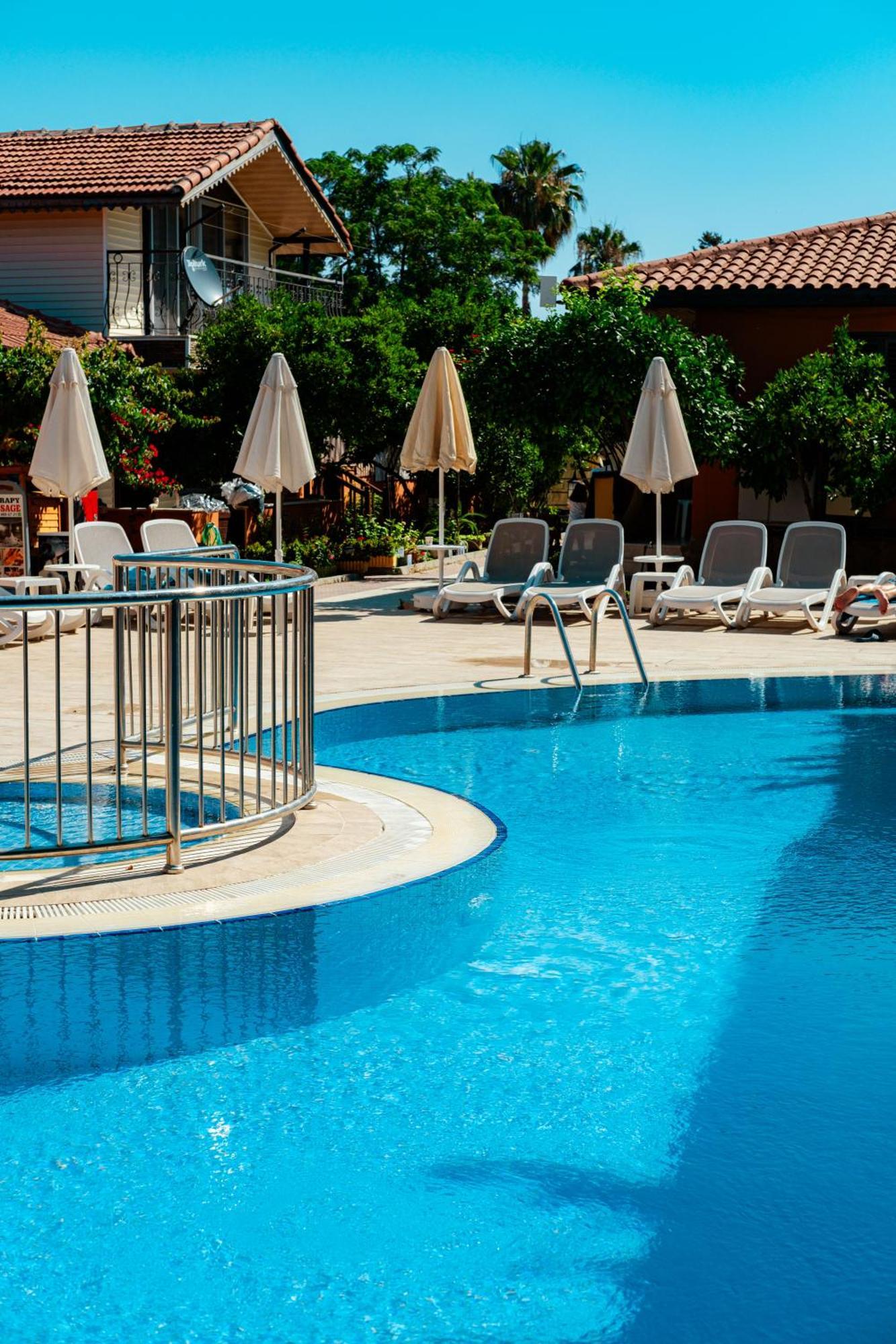 Ozlem Garden Hotel Side Exterior photo
