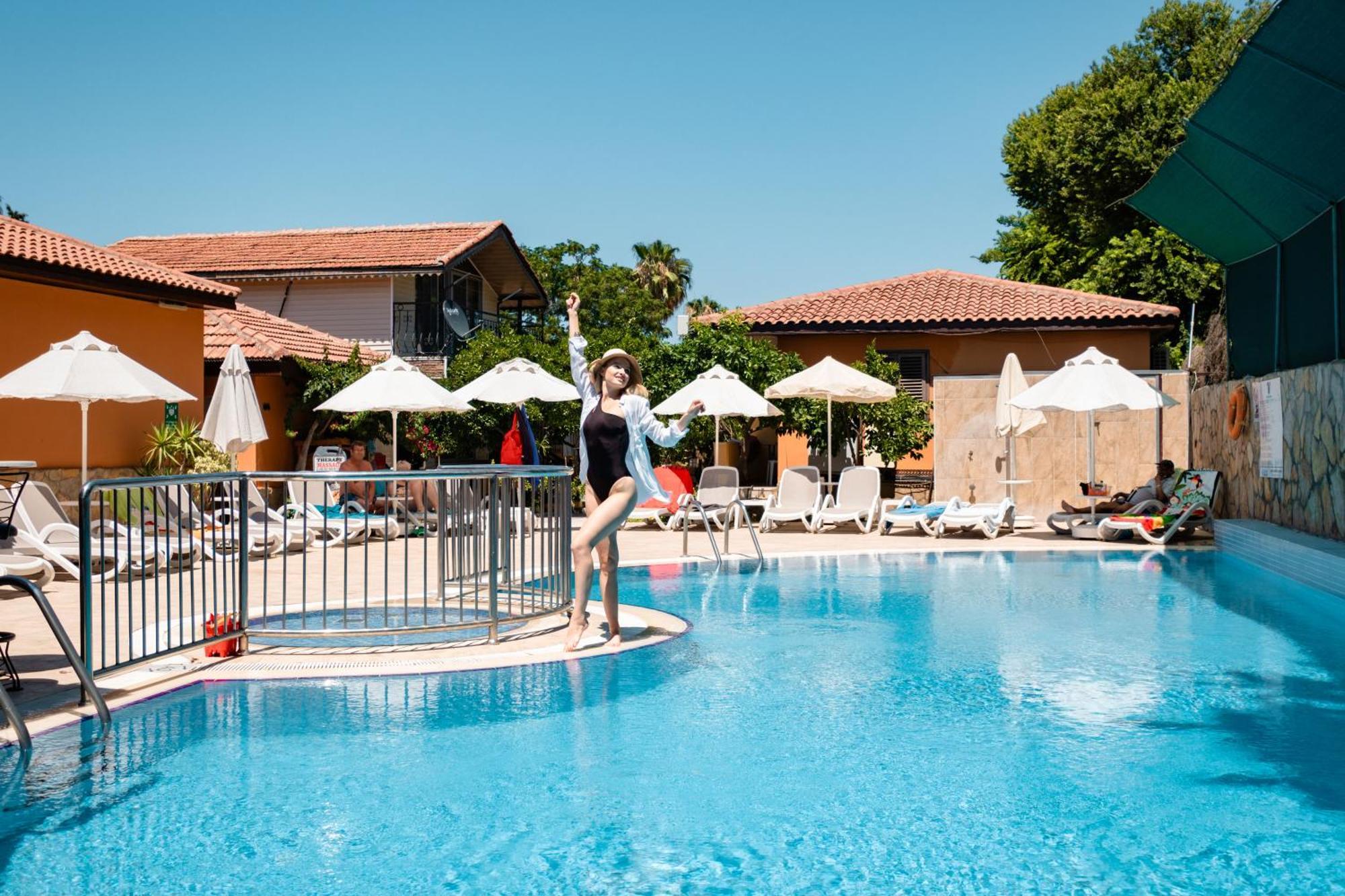 Ozlem Garden Hotel Side Exterior photo
