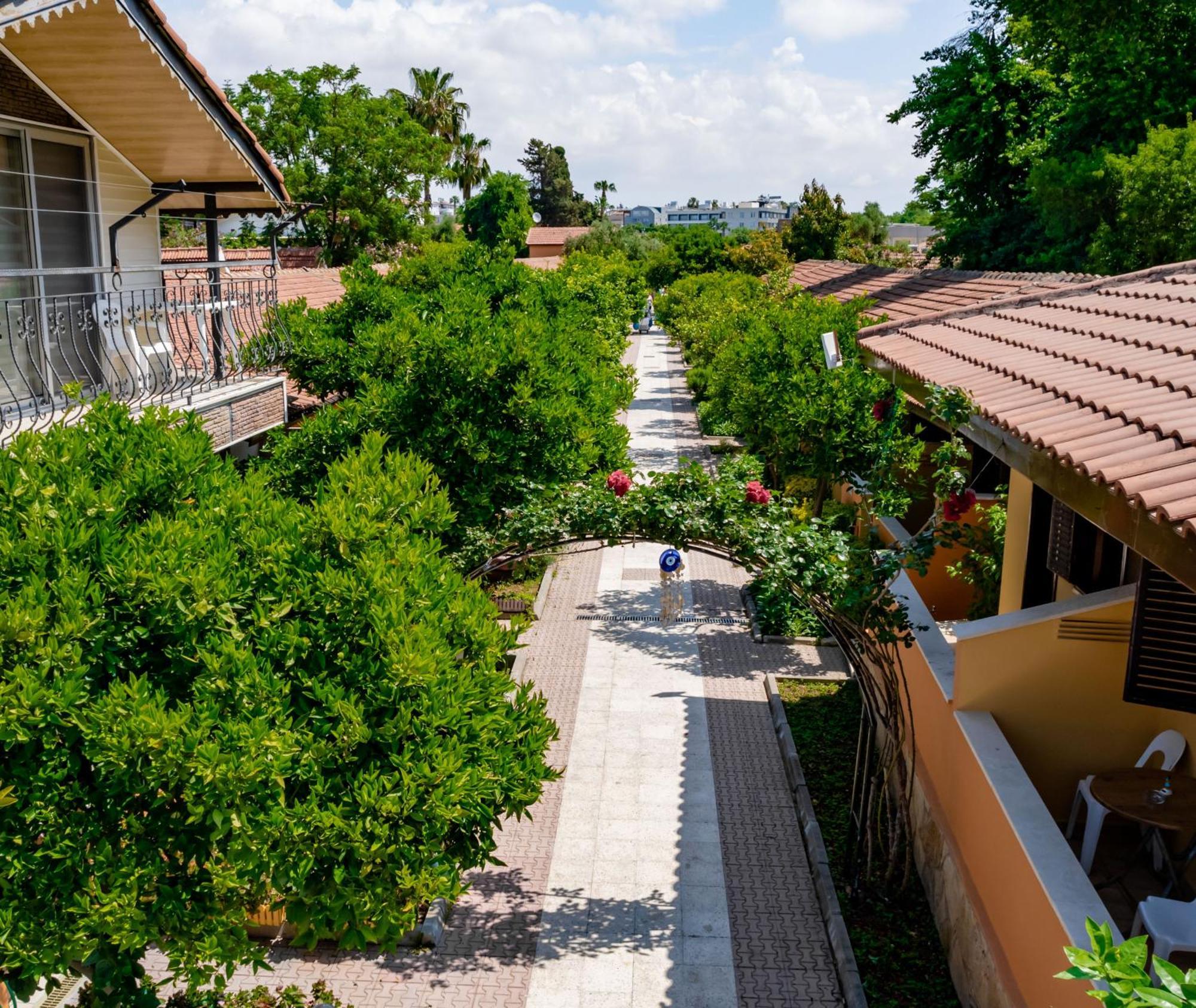 Ozlem Garden Hotel Side Exterior photo