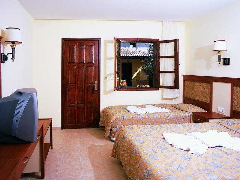 Ozlem Garden Hotel Side Exterior photo